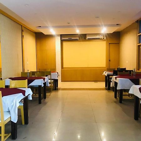 Tulip Palm Hotel Jaipur Eksteriør billede