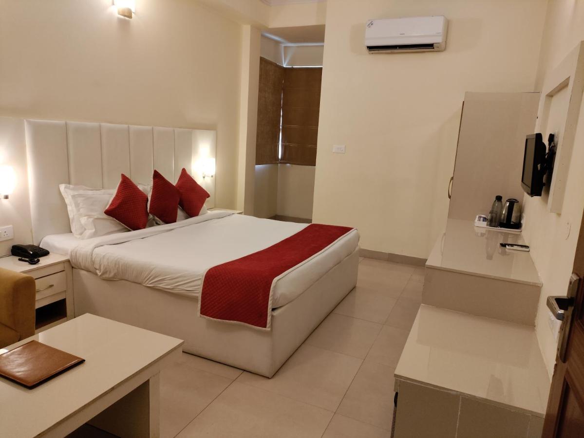 Tulip Palm Hotel Jaipur Eksteriør billede