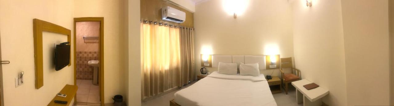Tulip Palm Hotel Jaipur Eksteriør billede