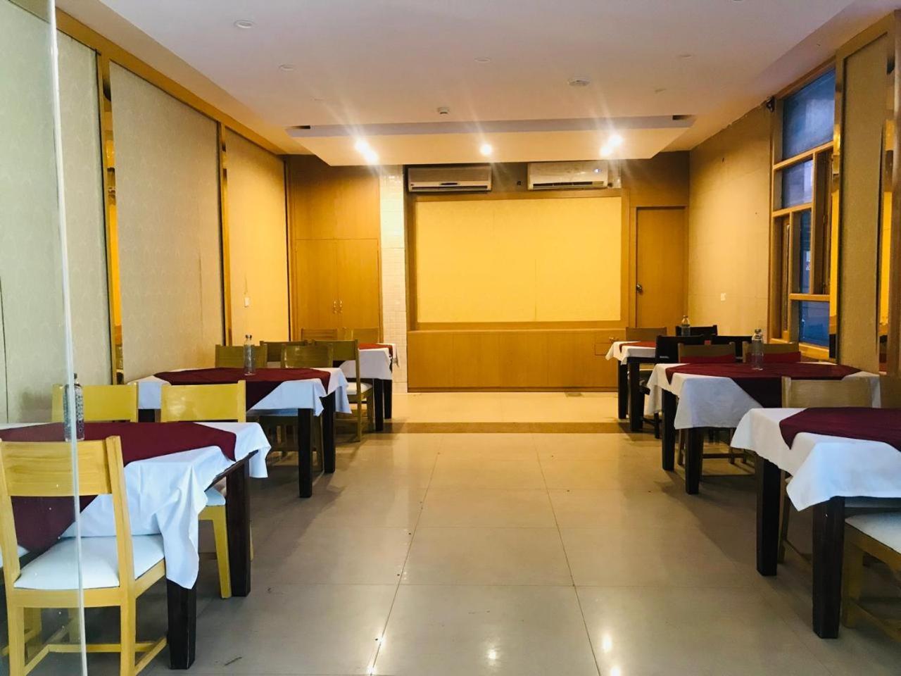 Tulip Palm Hotel Jaipur Eksteriør billede