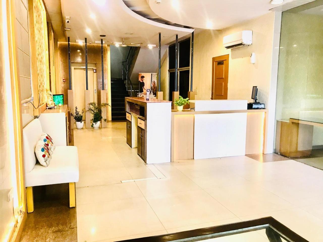 Tulip Palm Hotel Jaipur Eksteriør billede