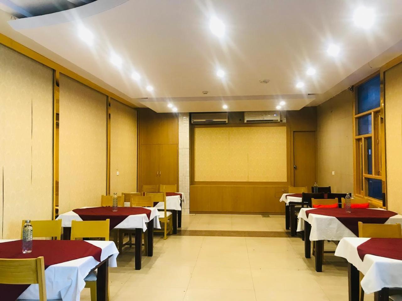 Tulip Palm Hotel Jaipur Eksteriør billede