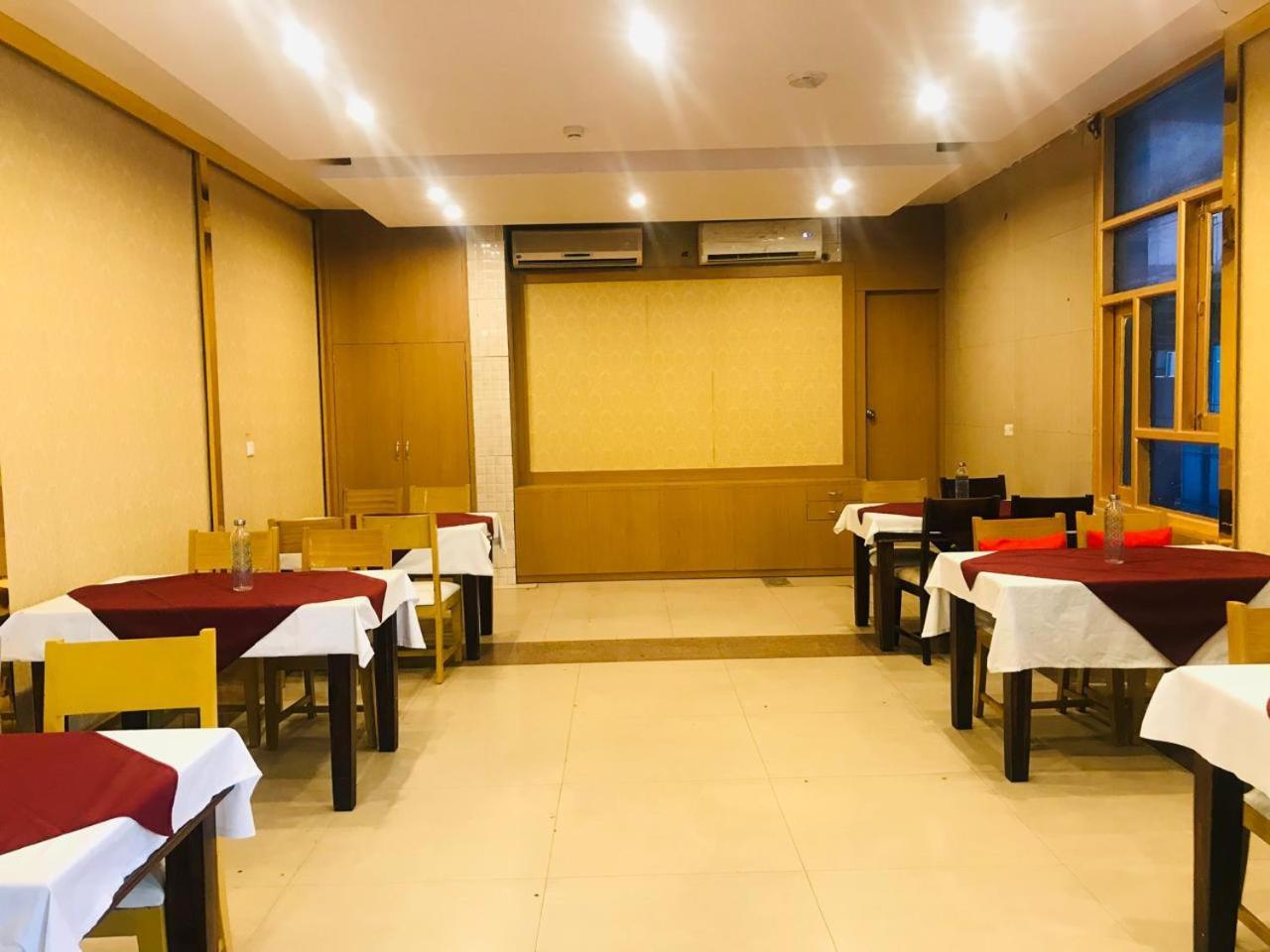 Tulip Palm Hotel Jaipur Eksteriør billede